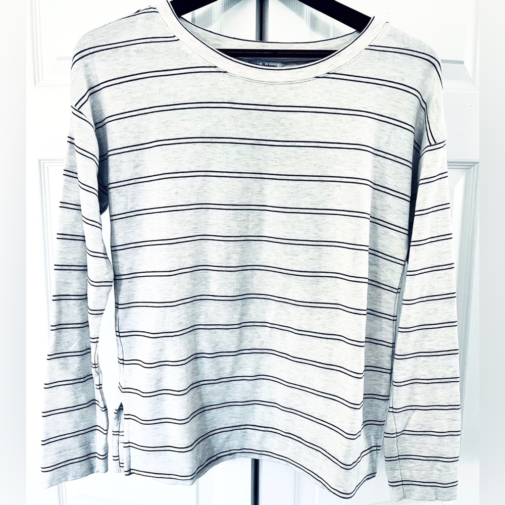 Like New Tommy Bahama Crewneck Sweater
